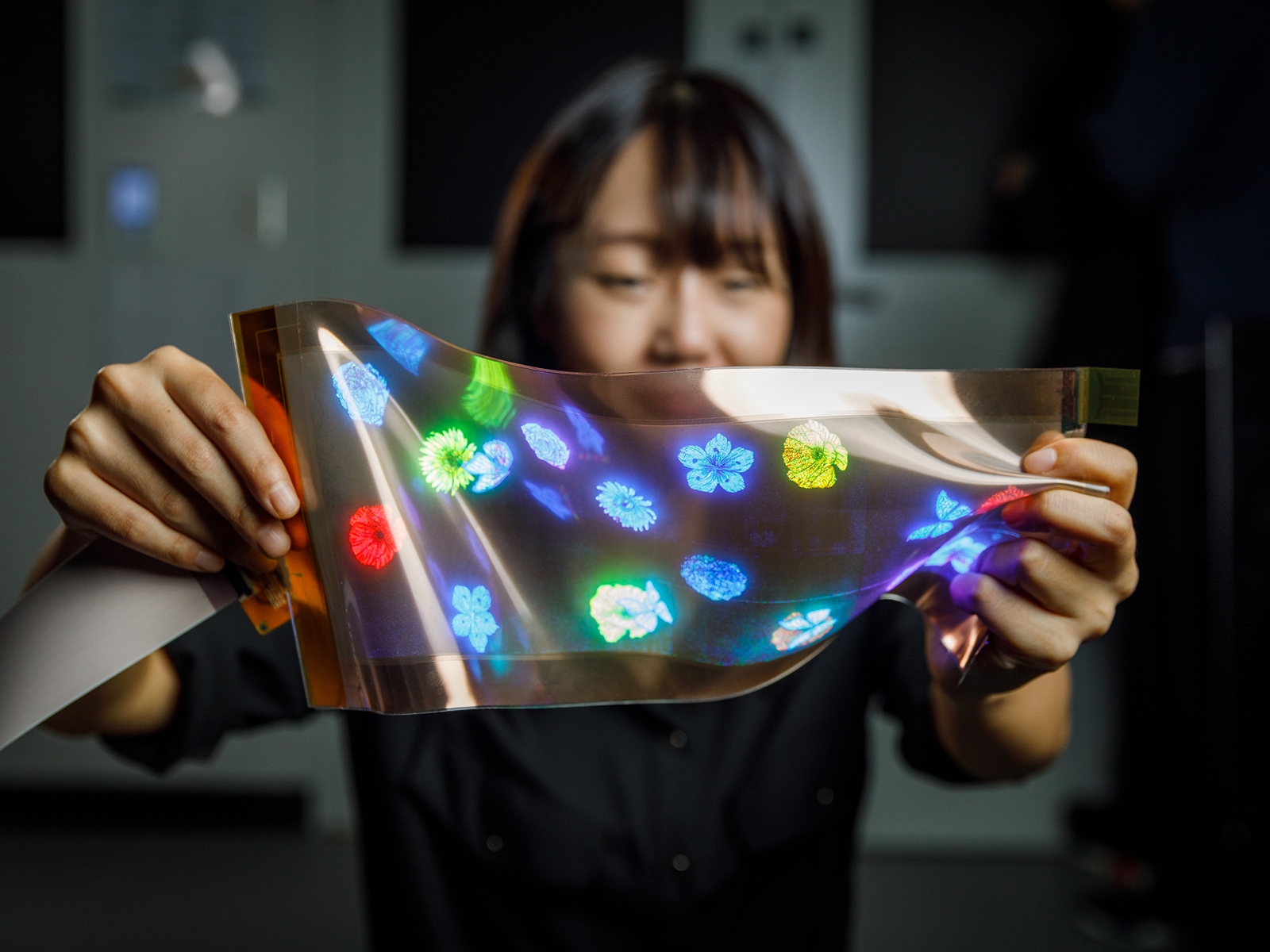 LG Display Unveils the World’s First High-Resolution Stretchable Display